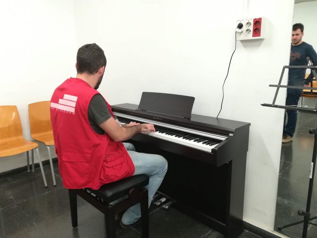 The piano arriving at the Student Recreation Centre
