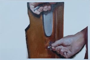 Pintura «Se cierra desde dentro»: dos manos sobre una puerta de madera marrón, una agarra la manija y otra gira el pestillo, sobre papel blanco