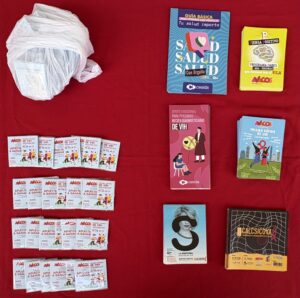 Leaflets from AVACOS, CESIDA and CALCSICOVA on rapid HIV testing, health and emotional support, laid out on a red table